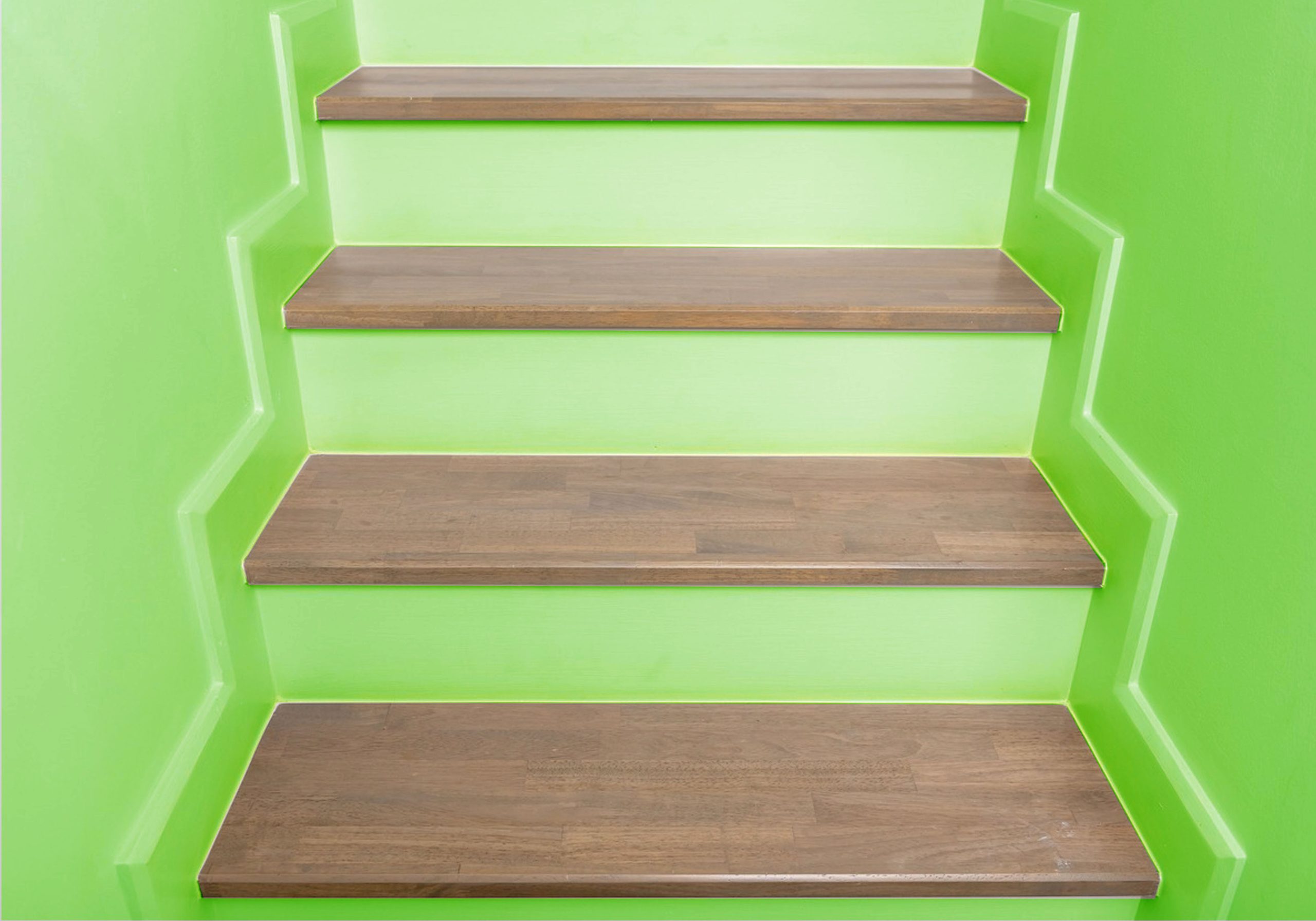 staircasespraypaintlondonbefore